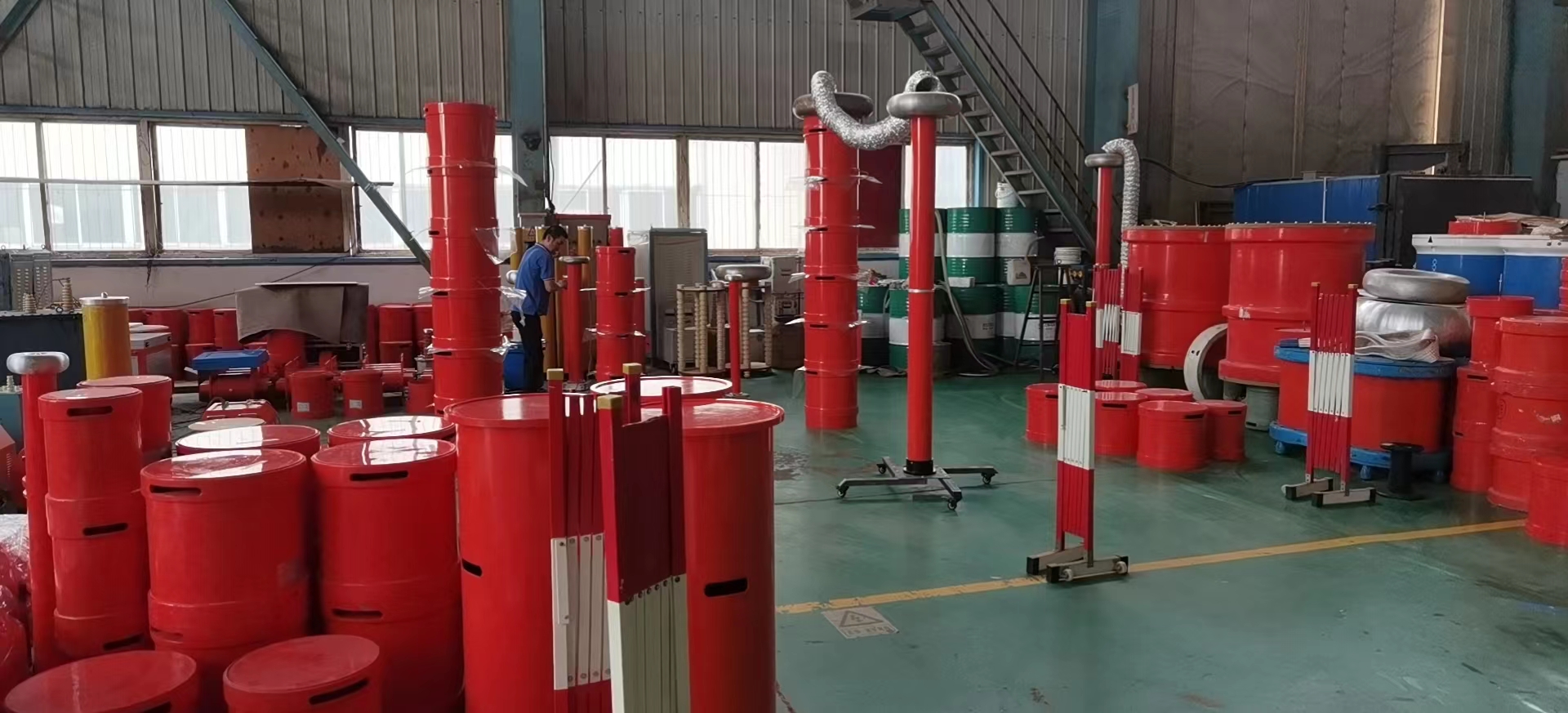 Evaluarea capacității de rezistență la tensiune a izolației echipamentelor electrice.